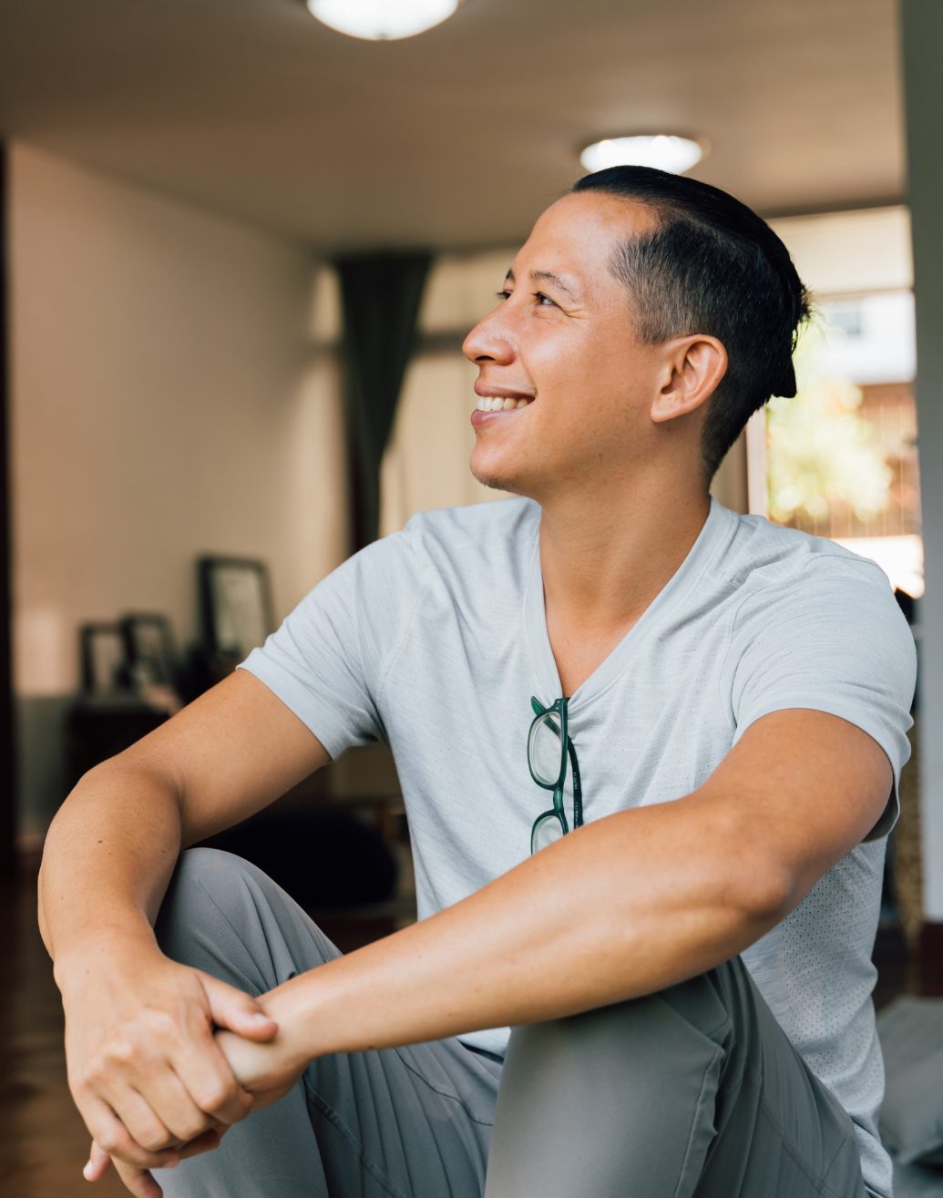 An adult in an online ADHD therapy session from home